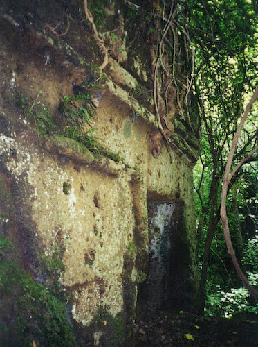 Tomb, San Giuliano