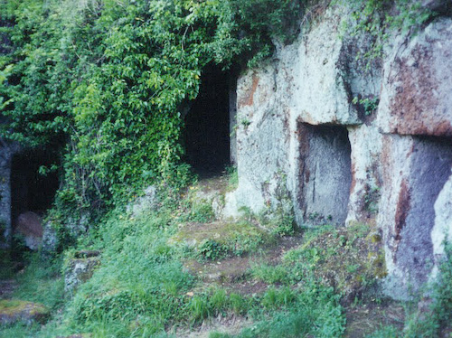 Tomb, San Giuliano