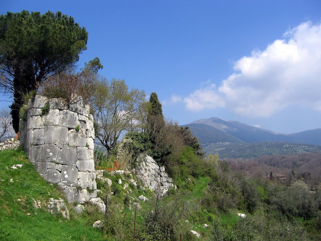 Roman gate, Norba