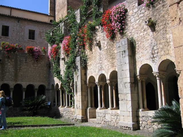 Courtyard, Valviscolo Abbey